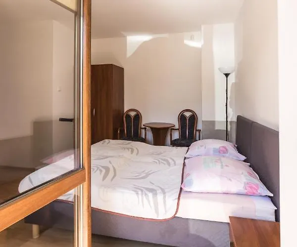 Casa de hóspedes Mila 3*